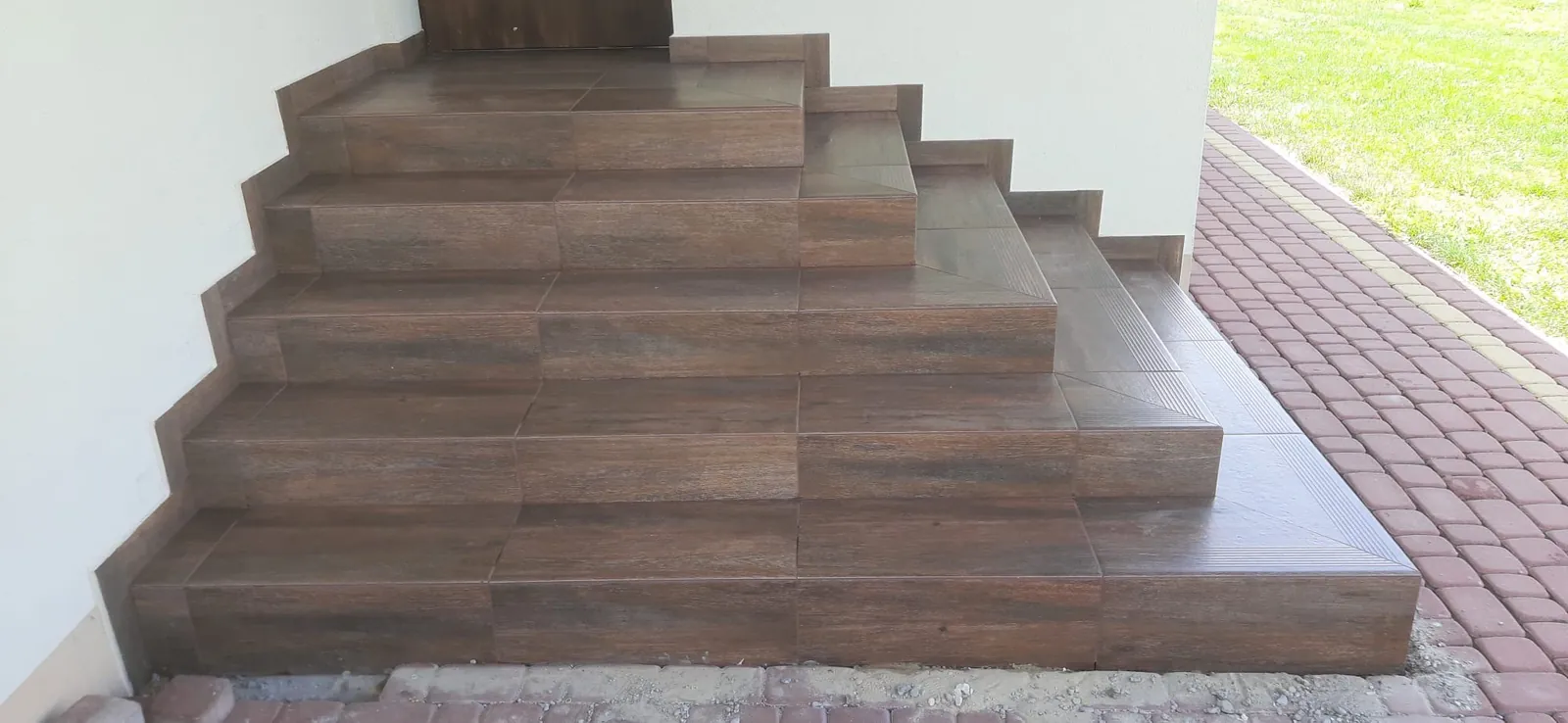 Glazura / schody — realizacja STYL-BUD